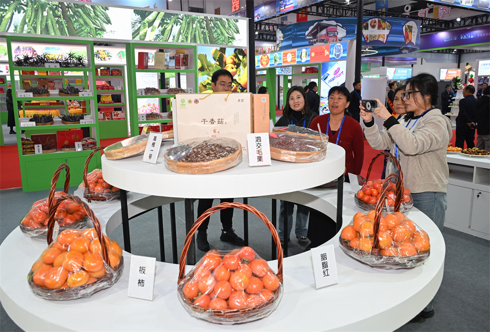 果品盛會，蔬香四溢——國際果品交易博覽會上的蔬菜零售掠影